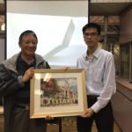 Sends a souvenir to the speaker photo 1.